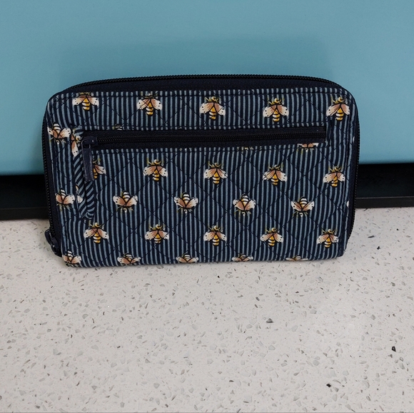Vera Bradley Turnlock Wallet Bees Navy NWOT - Picture 2 of 5